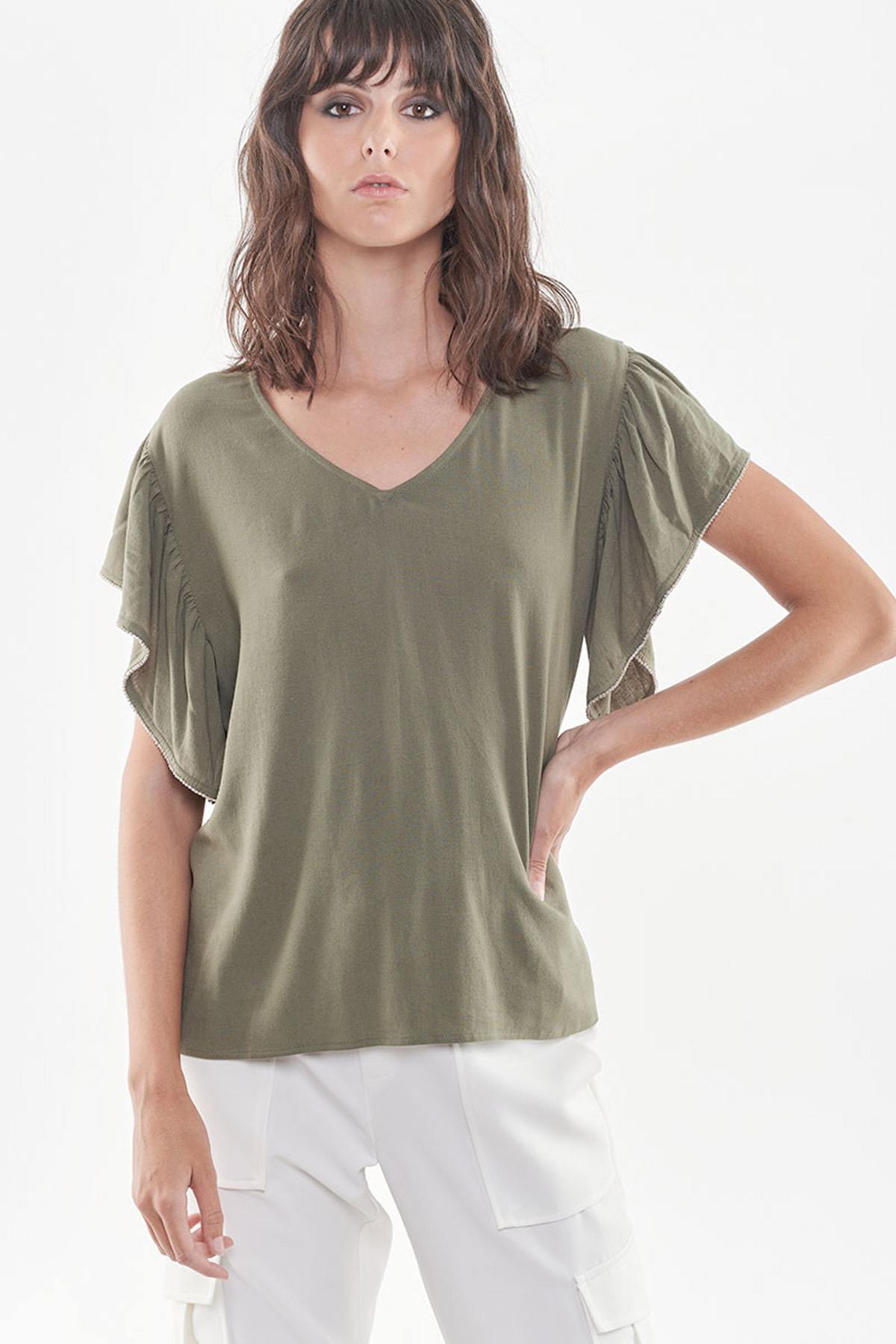 Loose top for women in khaki color - Image n°1