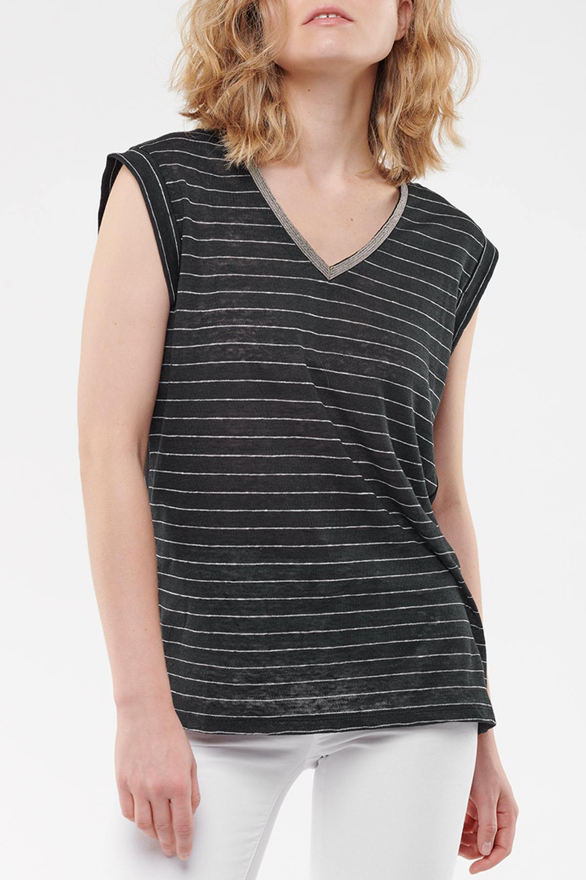 Sleeveless V-neck and striped top - Image n°4