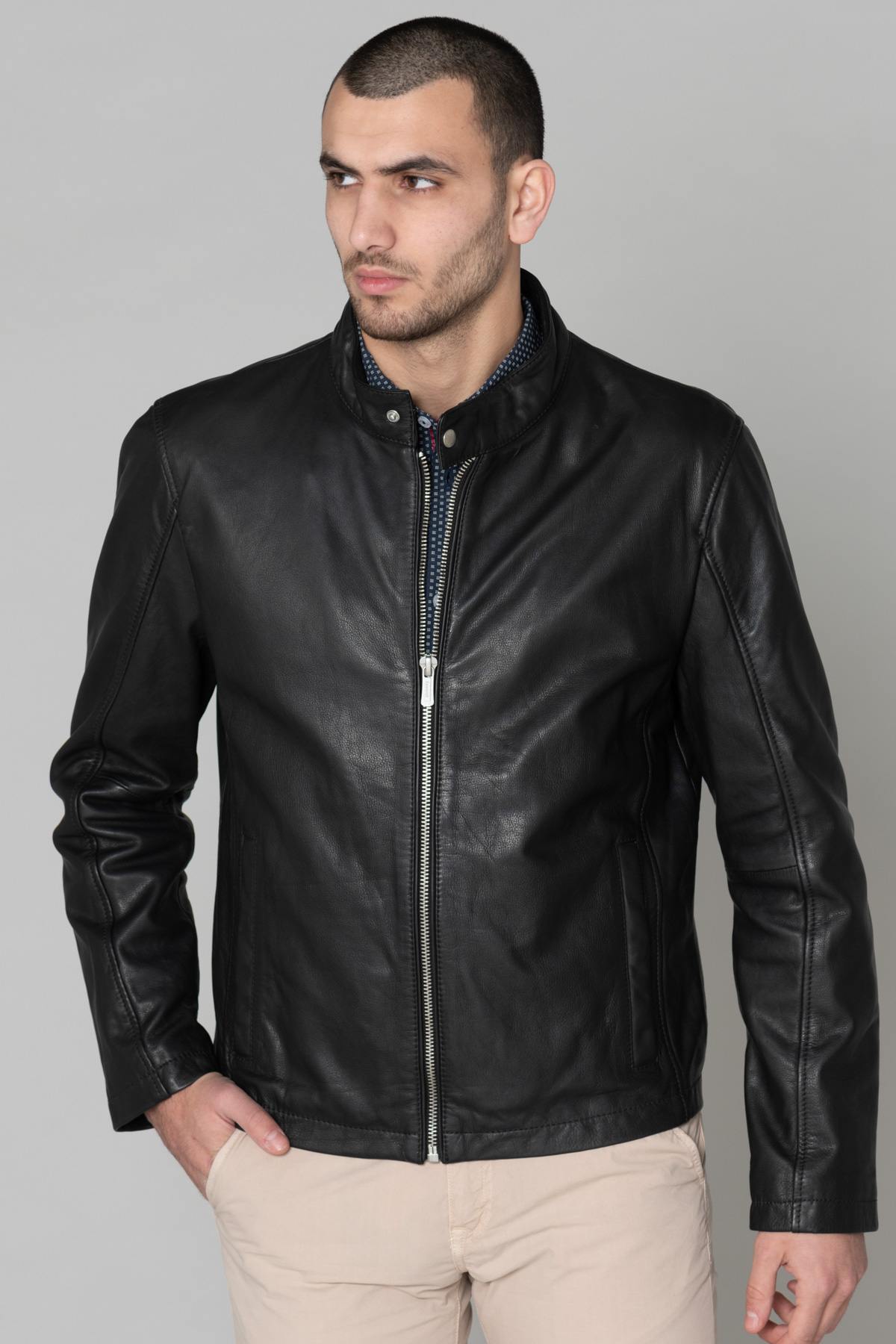 Black leather jacket with snap collar - Image n°1