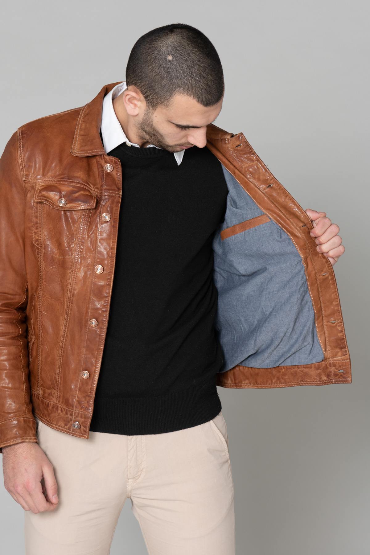 Distressed brown leather jacket with flap collar - Image n°3