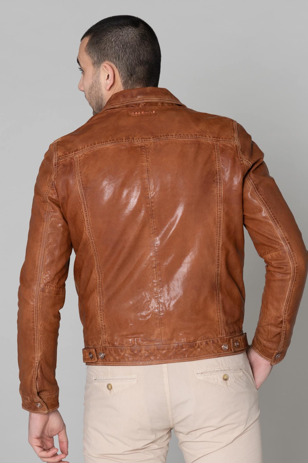 Distressed brown leather jacket with flap collar - Image n°5