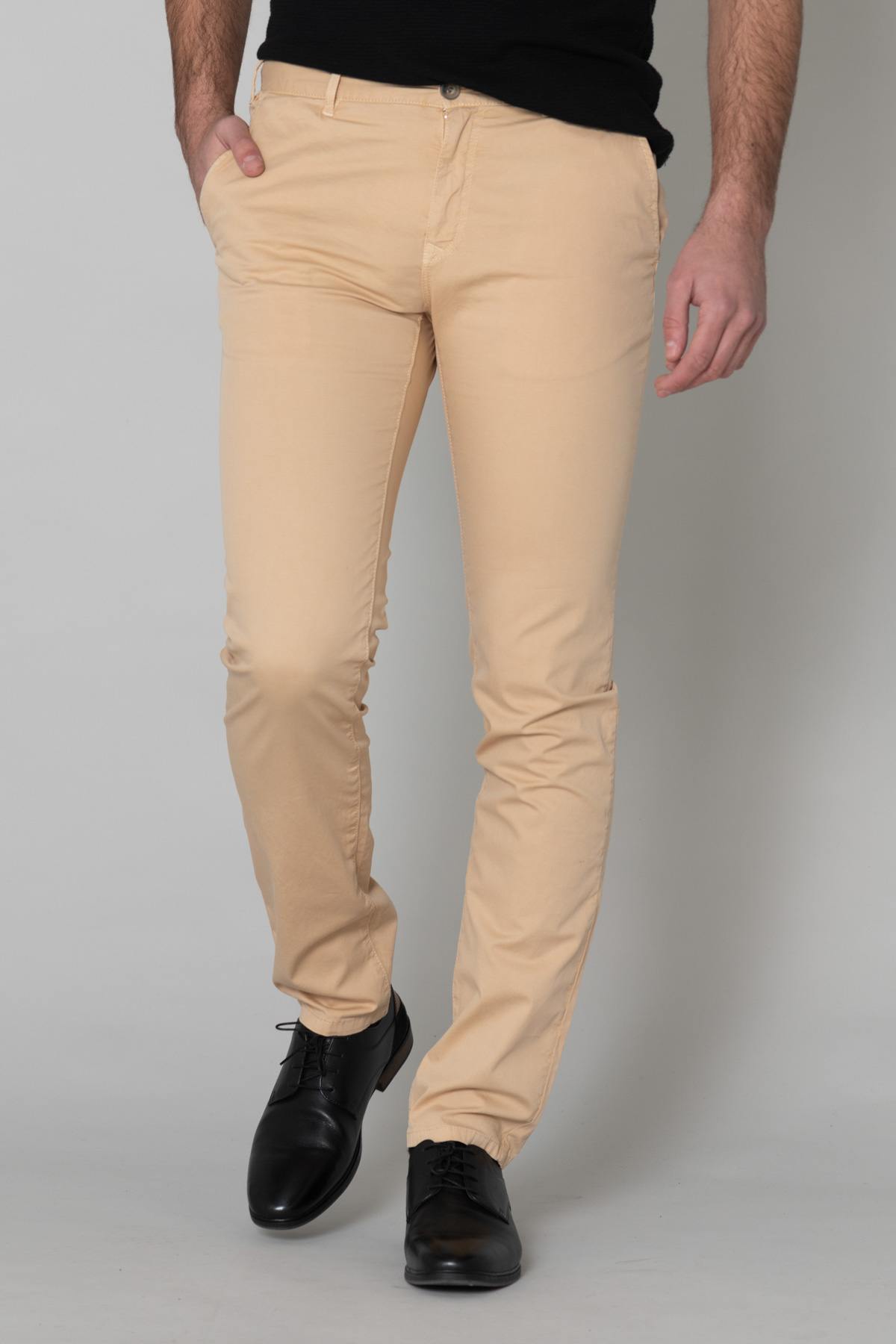 Beige chino pants for men - Image n°3