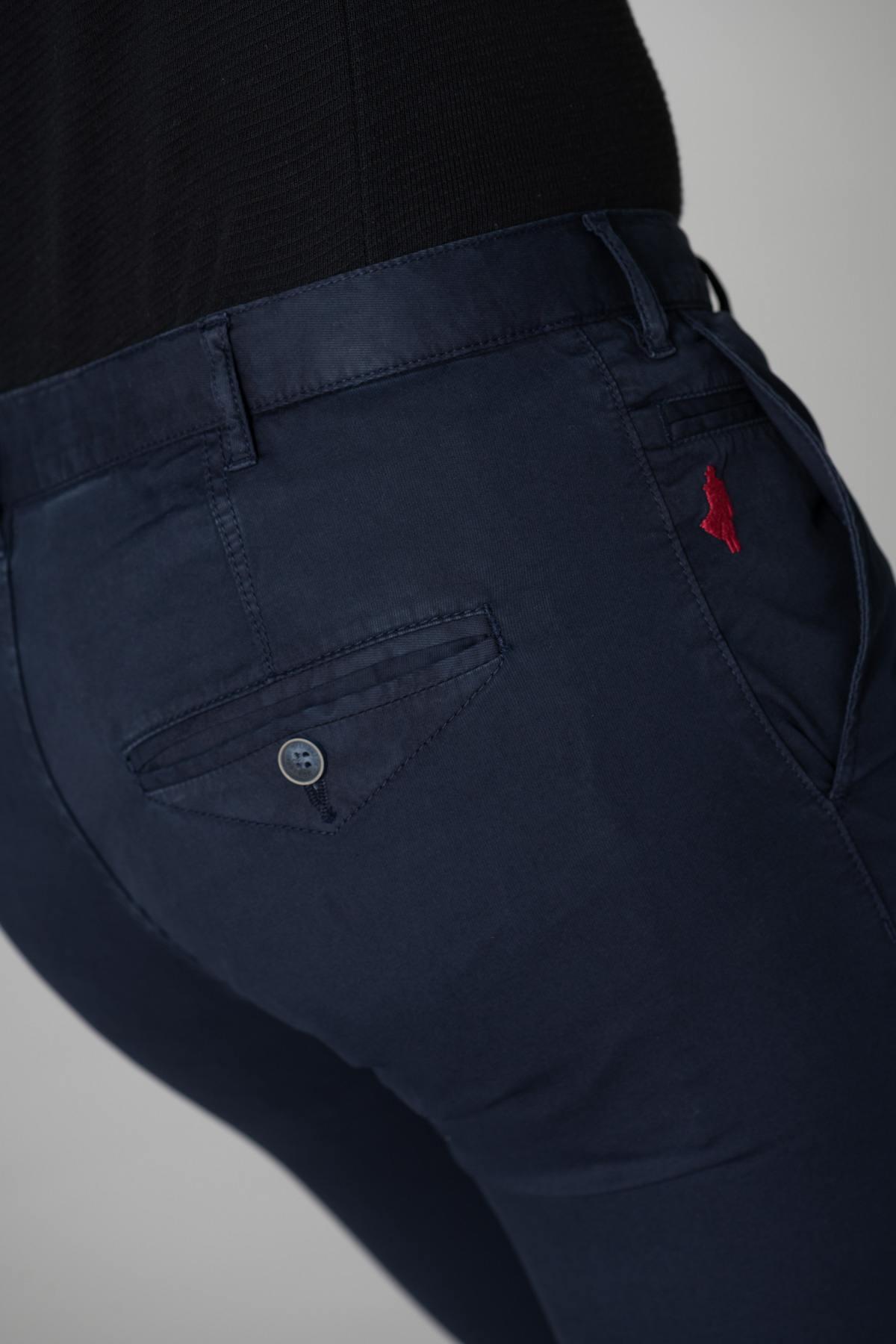 Men's navy blue chinos - Image n°2