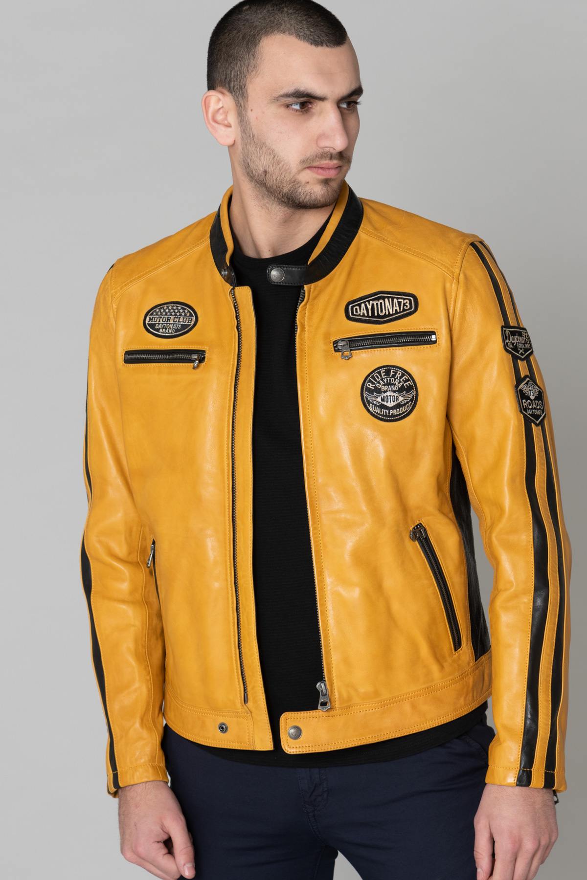 Yellow leather rider jacket with patches - Image n°4