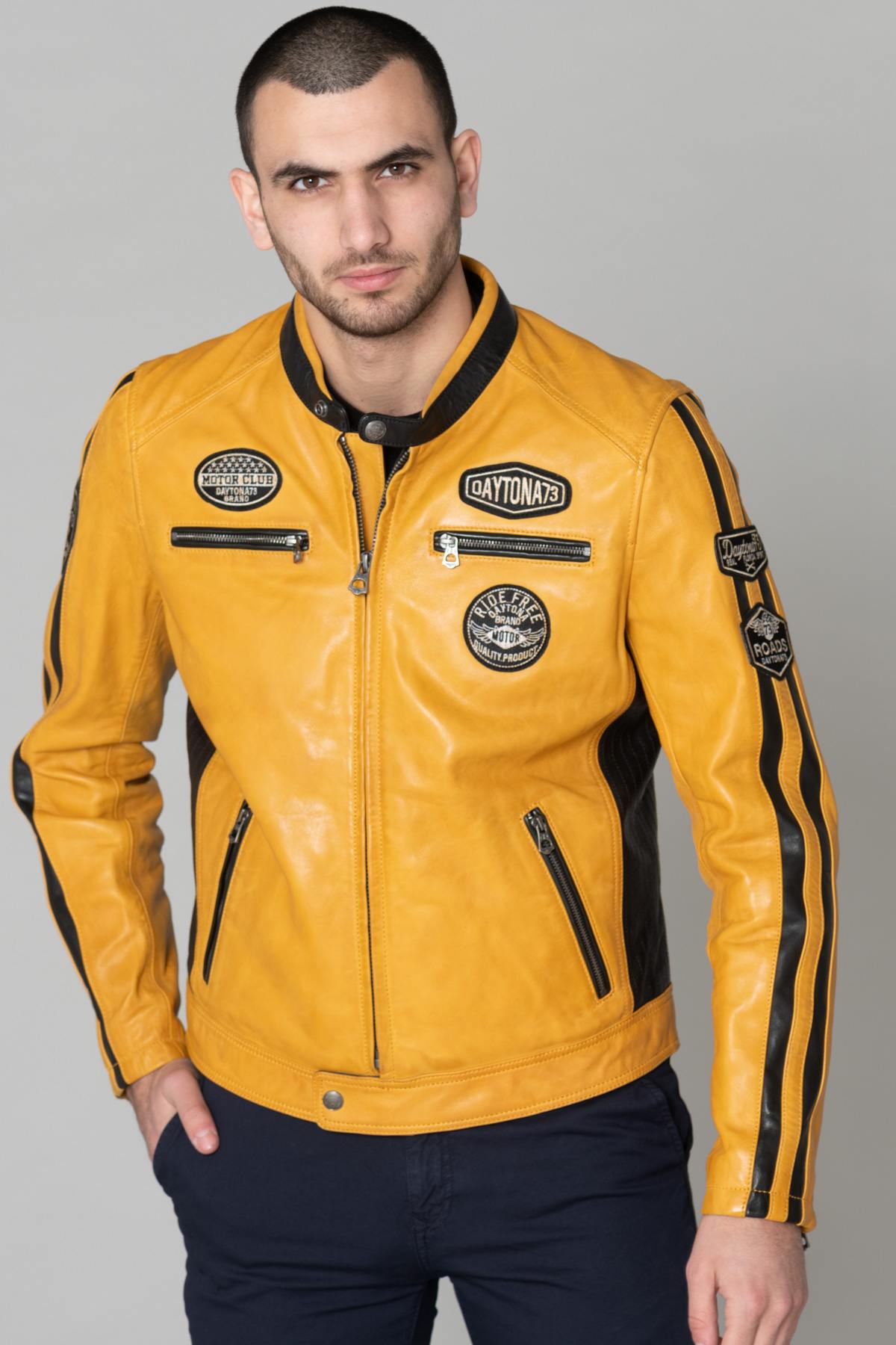 Yellow leather rider jacket with patches - Image n°1