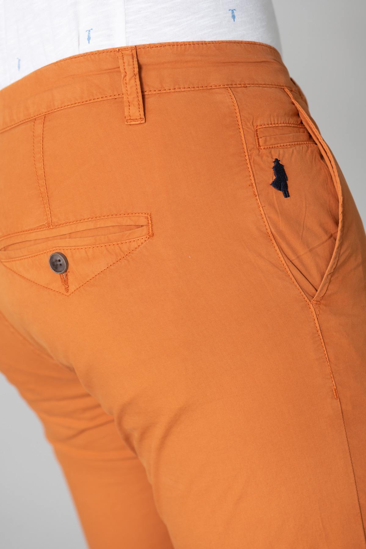 Men's rust orange chinos - Image n°2