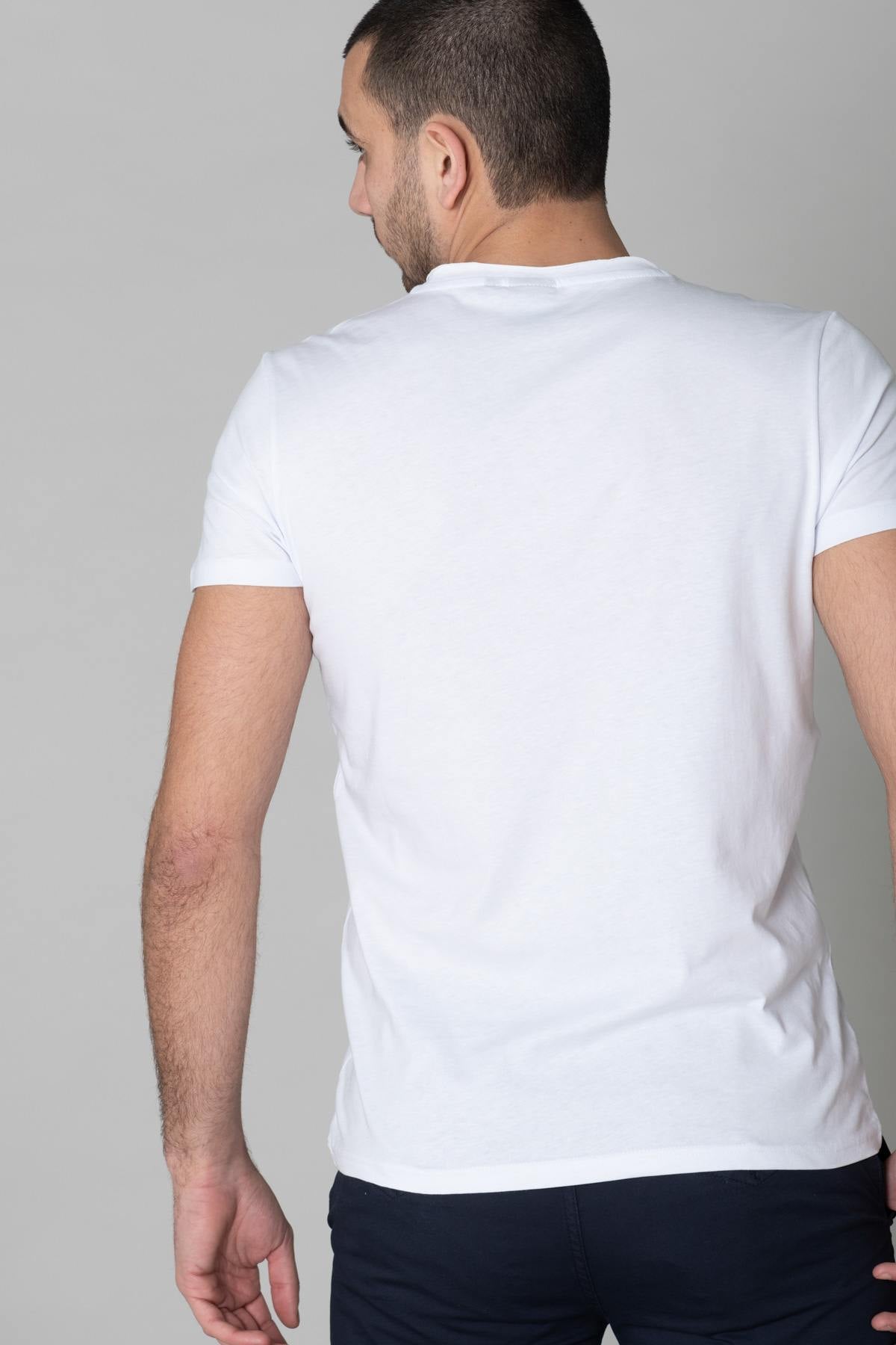 Men's plain white V-neck t-shirt - Image n°4