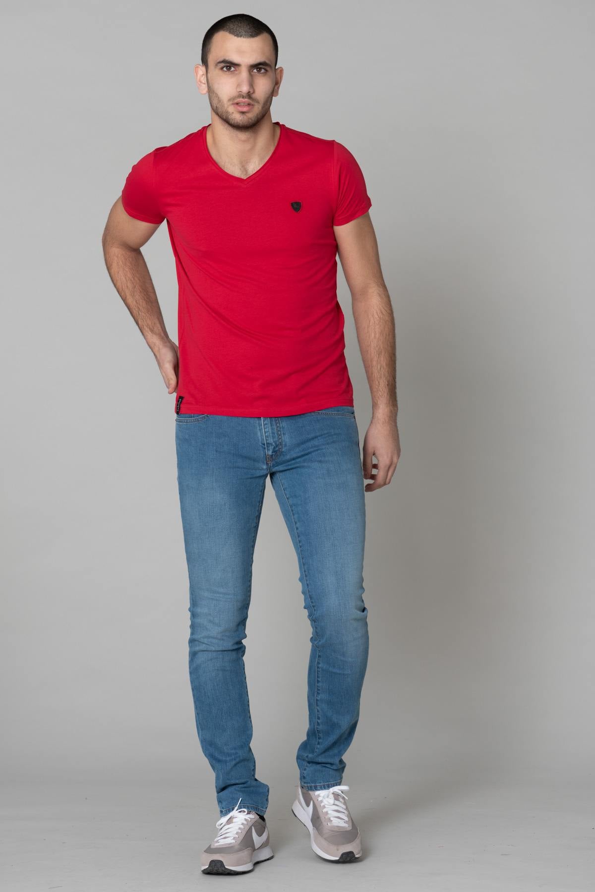 Plain red v-neck t-shirt - Image n°2