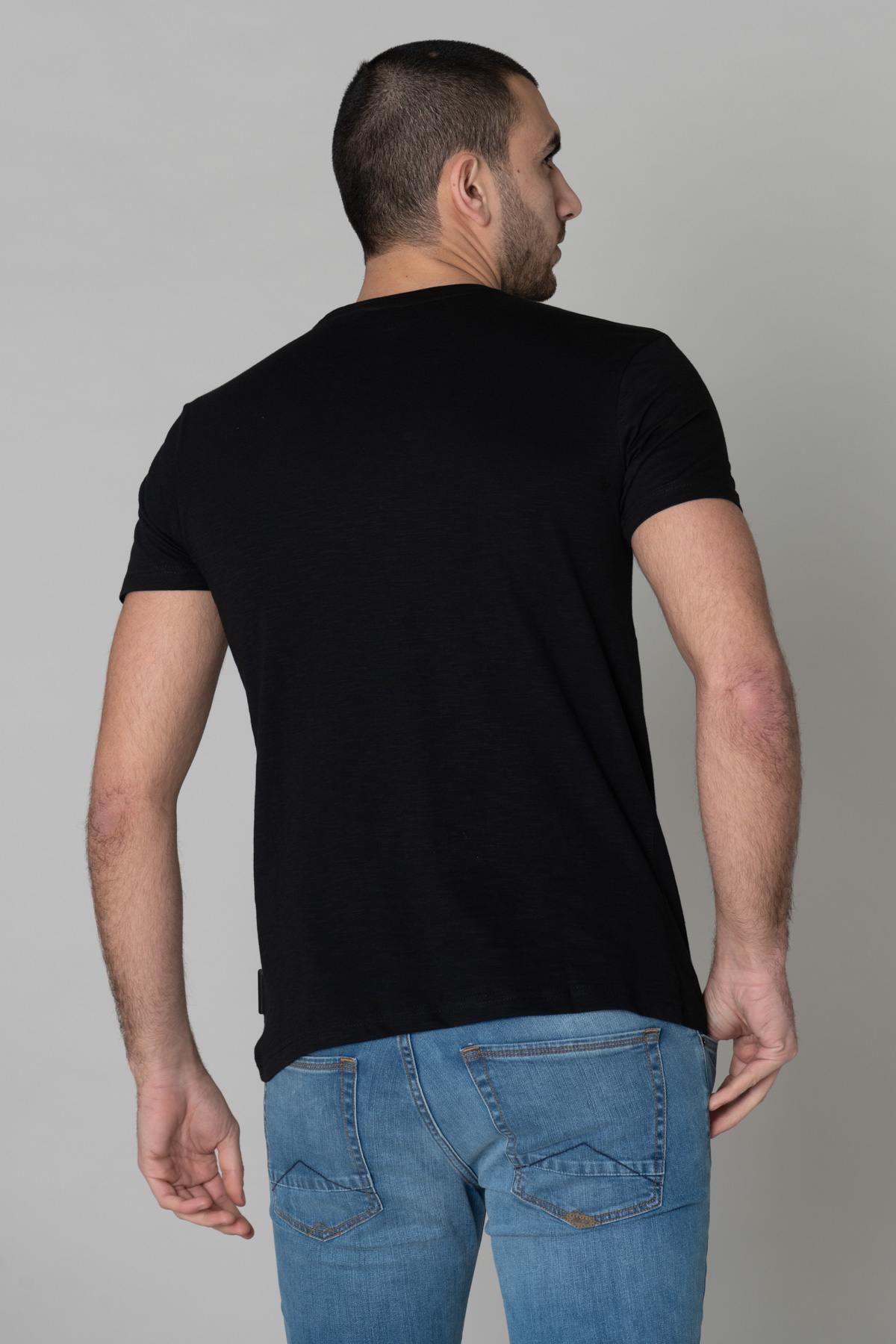 Black round neck T-shirt with chest logo - Image n°3