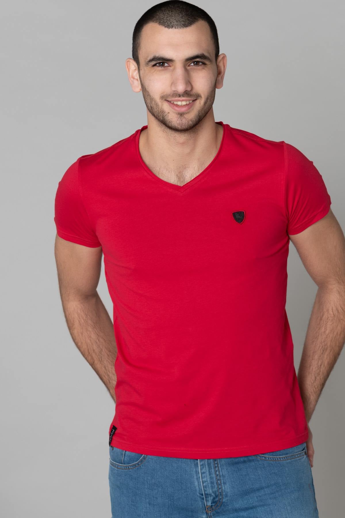 Plain red v-neck t-shirt - Image n°1