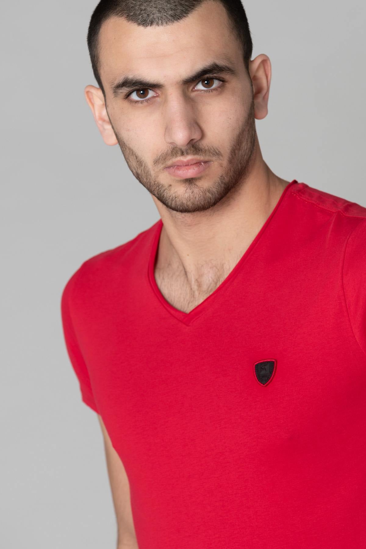 Plain red v-neck t-shirt - Image n°4