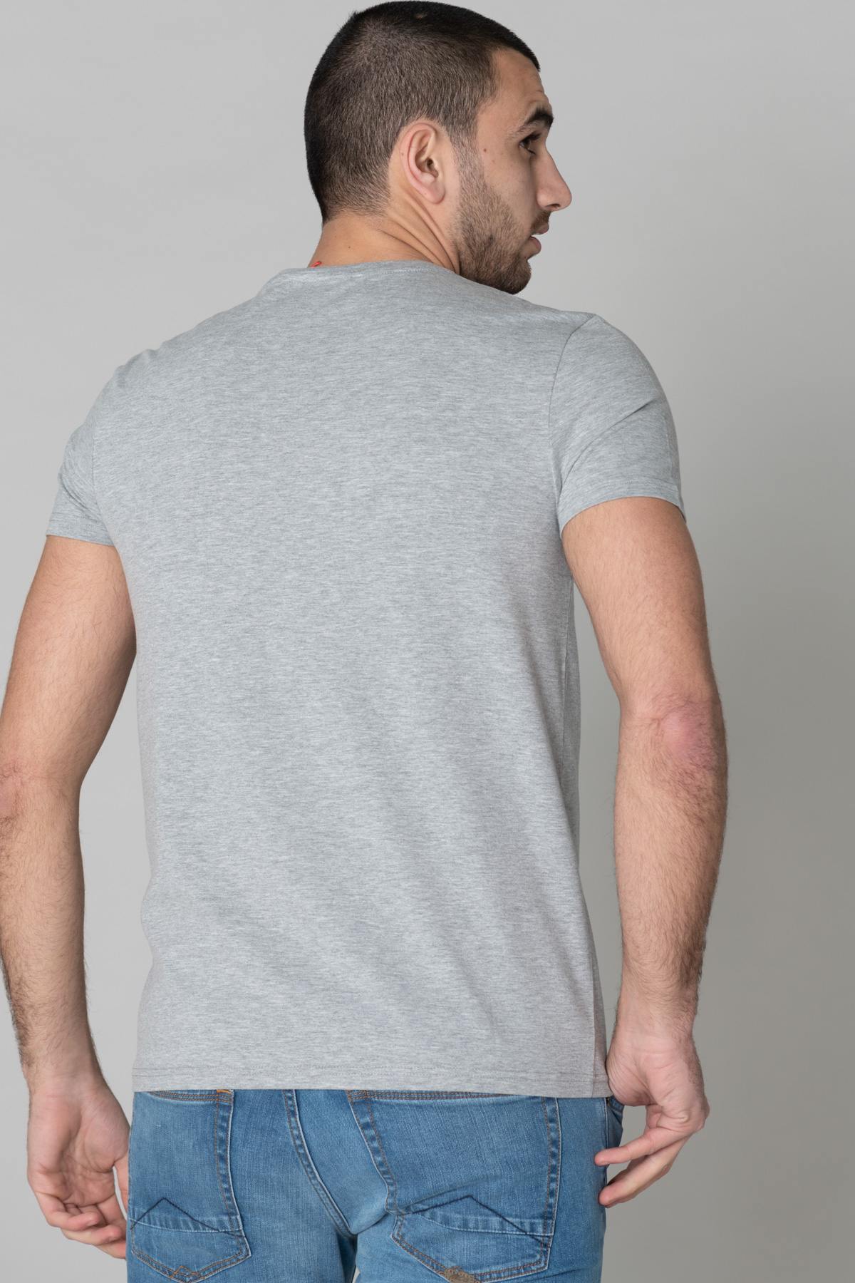 Gray round-neck T-shirt and red logo - Image n°3