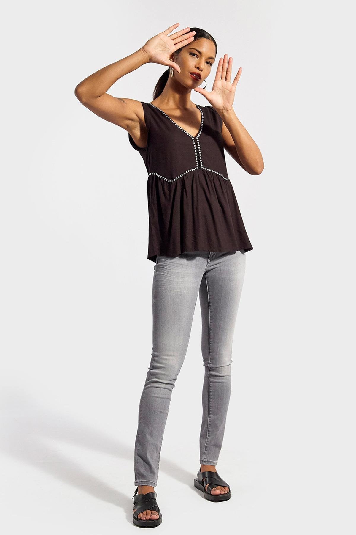 Women's black V-neck tank top - Image n°3