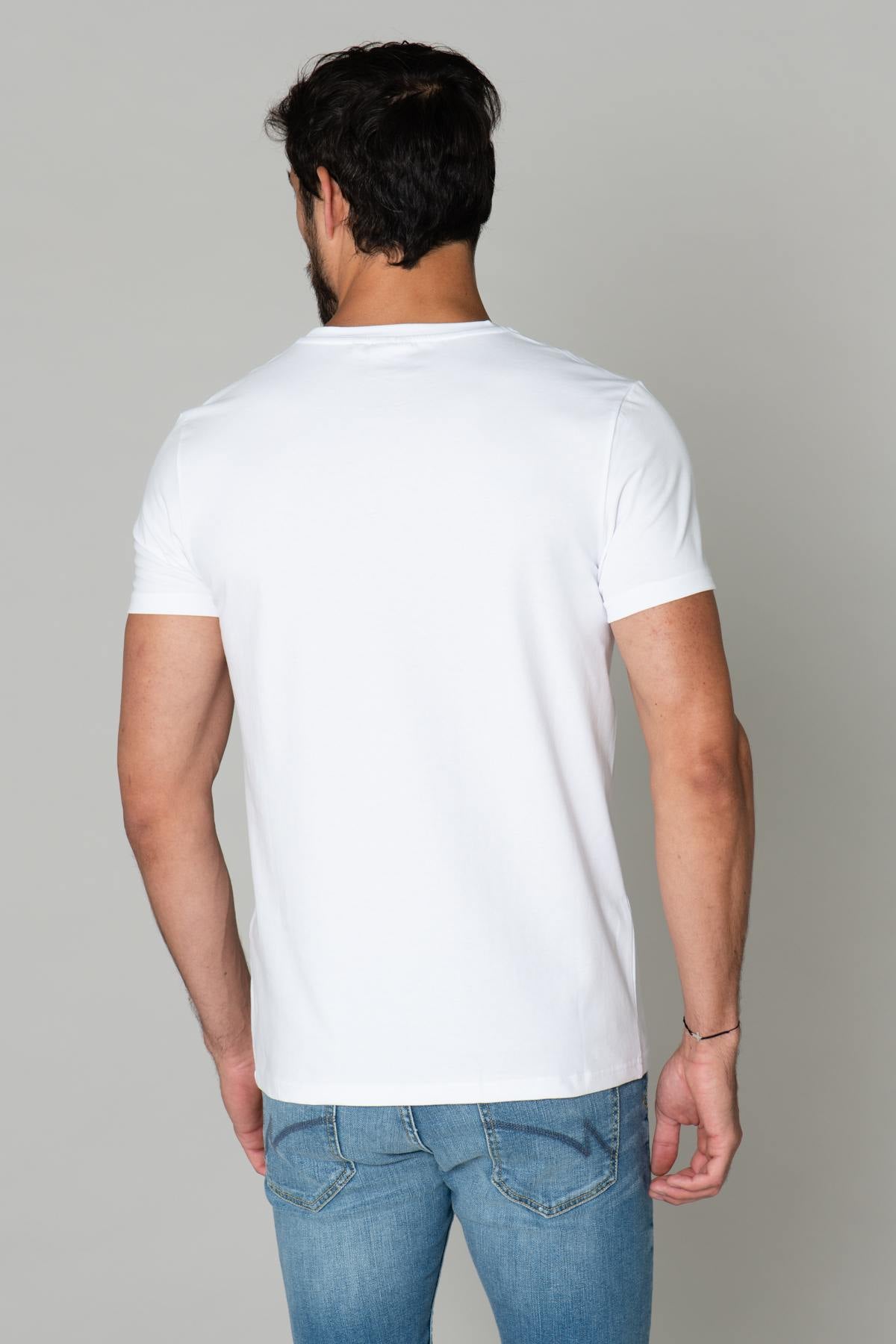 White t-shirt with red logo on chest - Image n°3