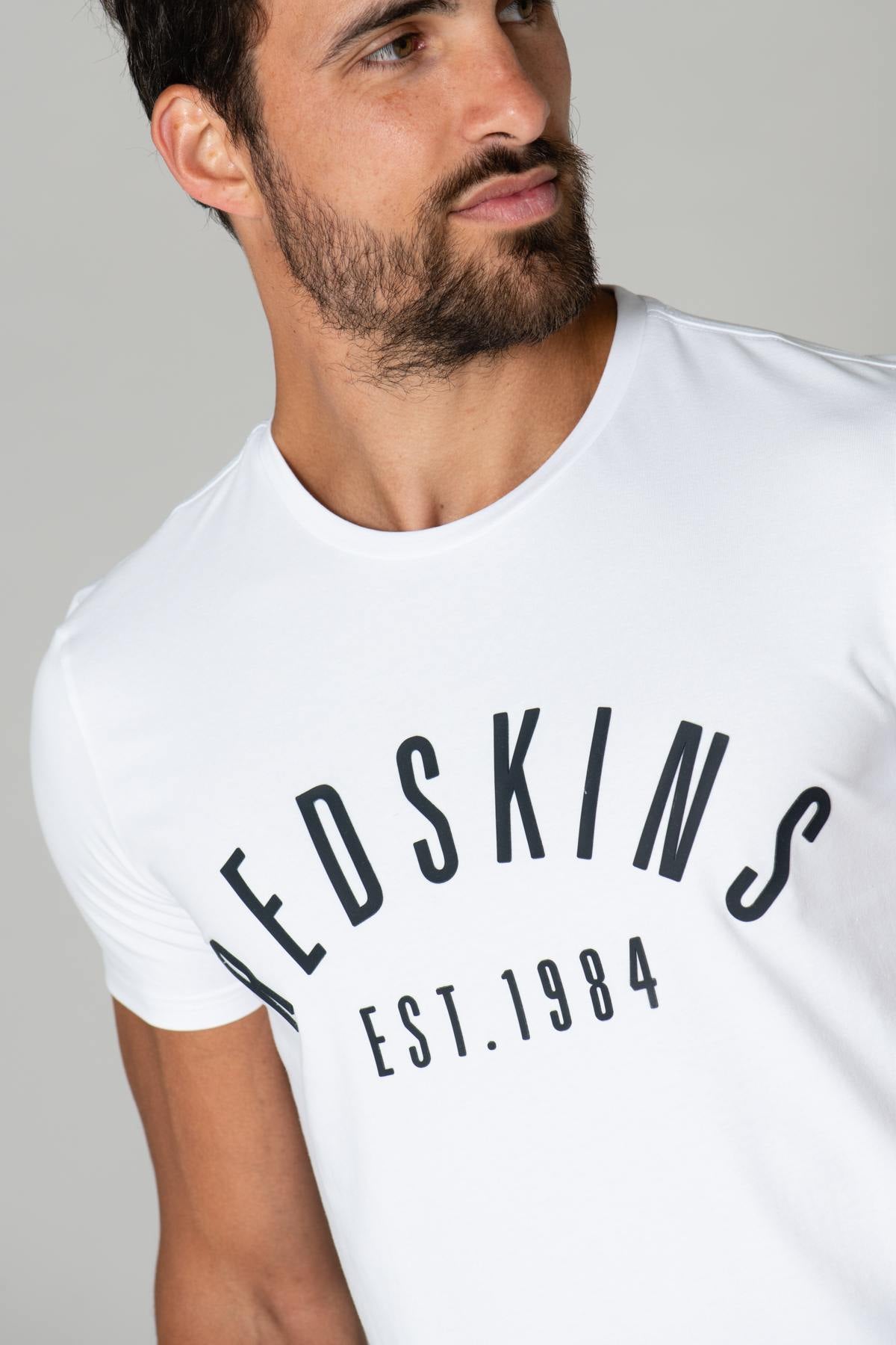 Plain white t-shirt with chest logo - Image n°4