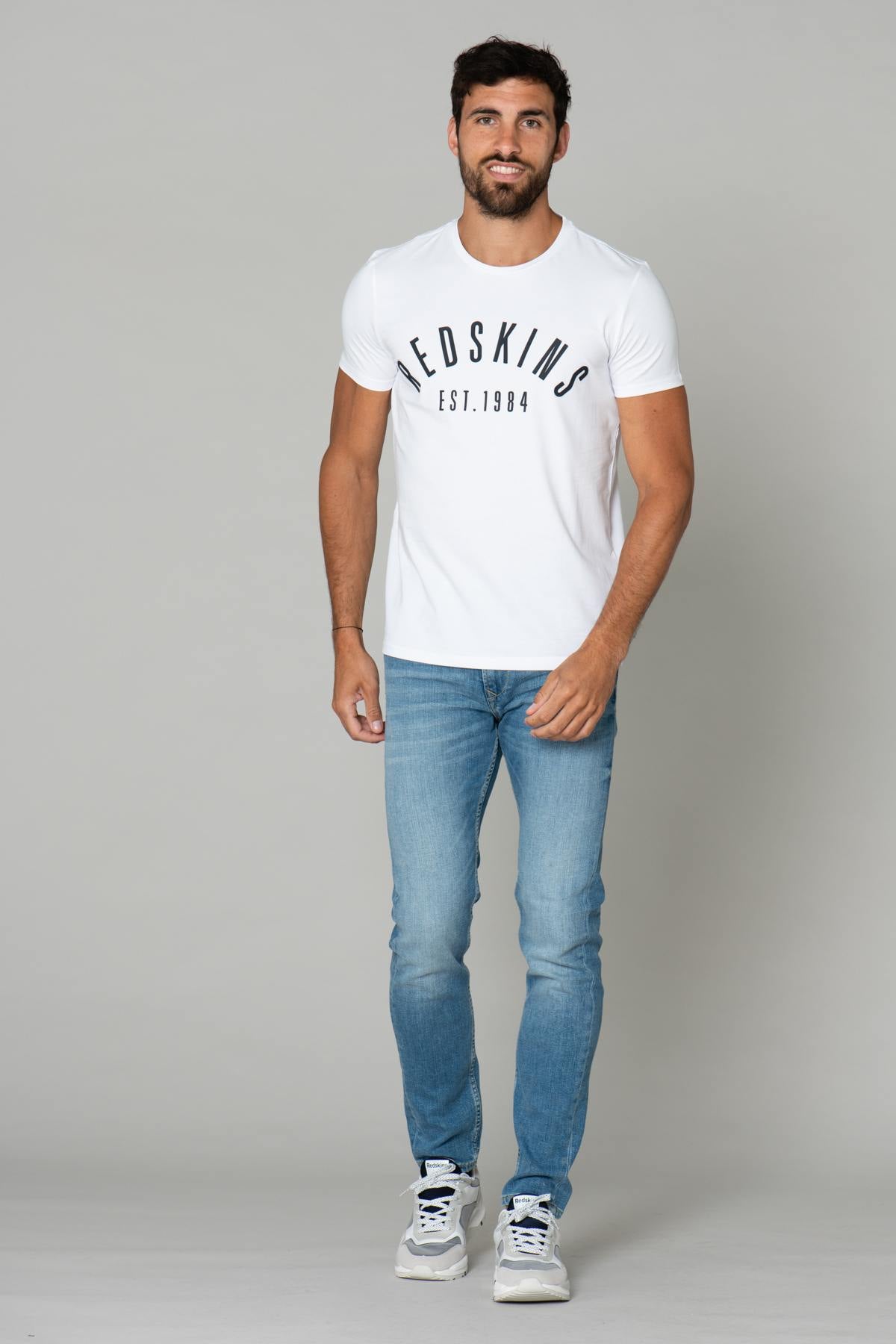 Plain white t-shirt with chest logo - Image n°2