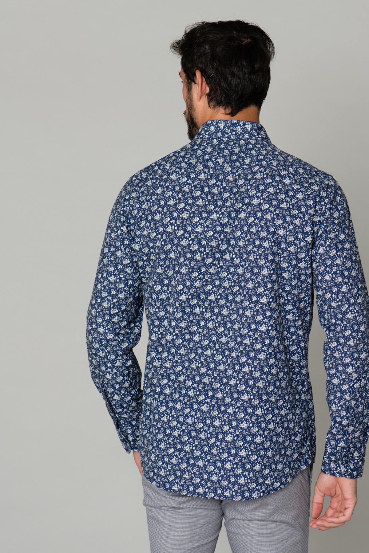 Men's blue shirt with white pattern - Image n°4