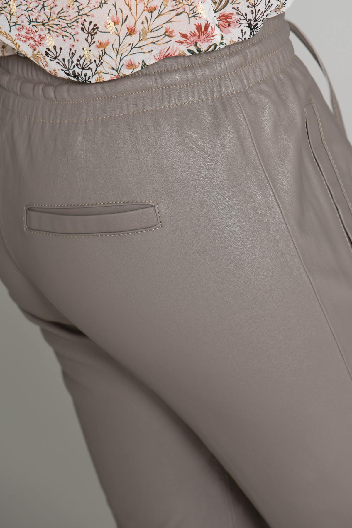 Elastic waist genuine leather pants - Image n°5