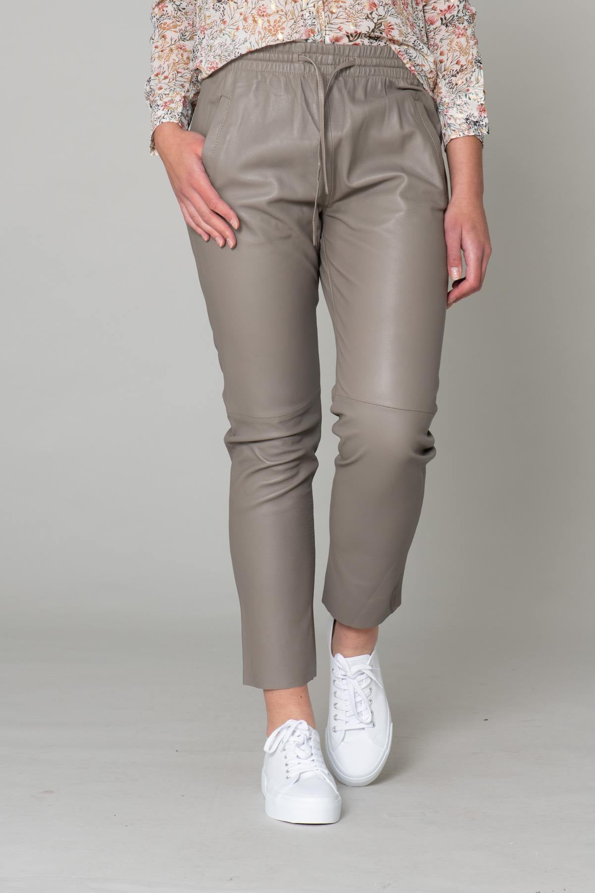 Elastic waist genuine leather pants - Image n°6