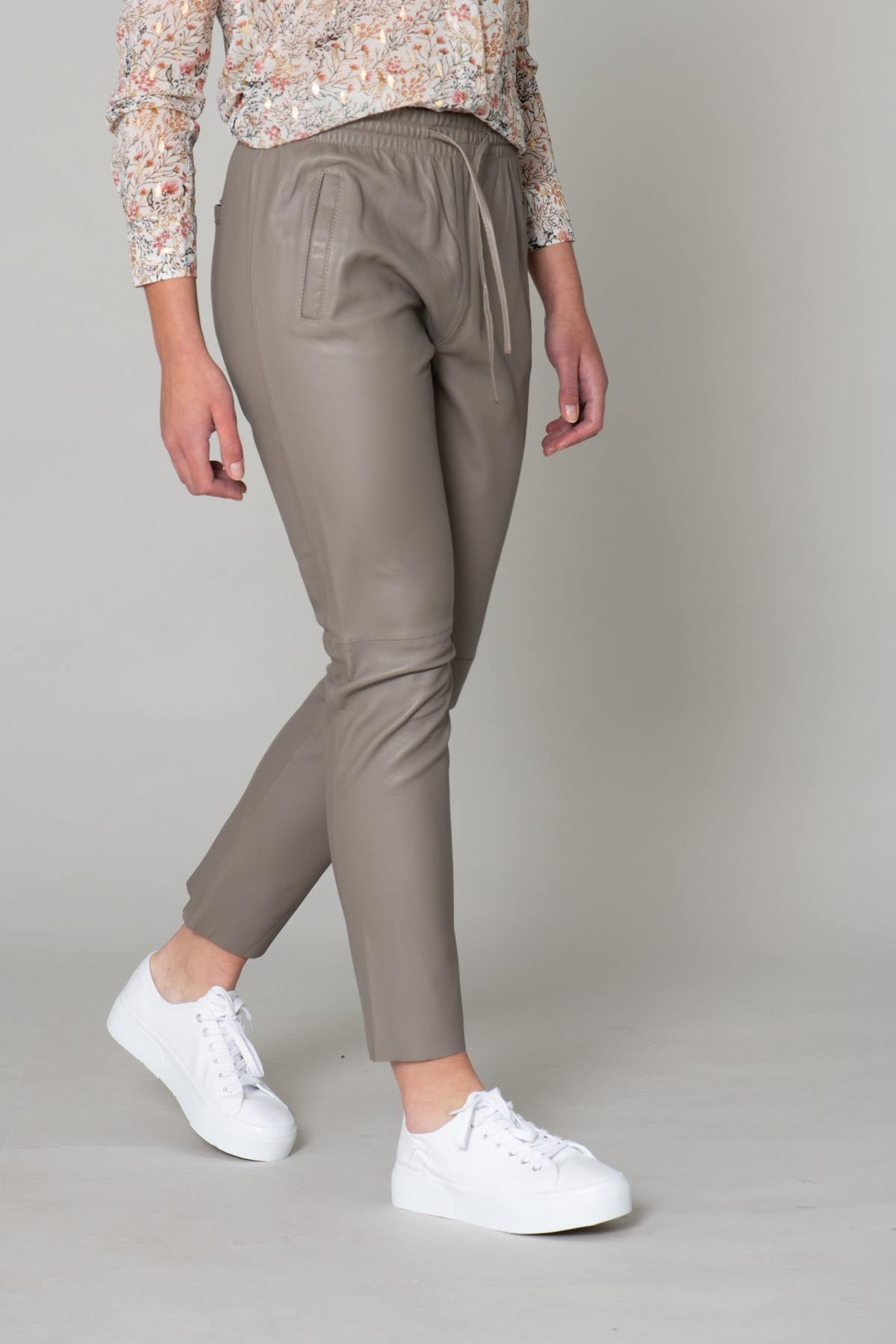 Elastic waist genuine leather pants - Image n°7