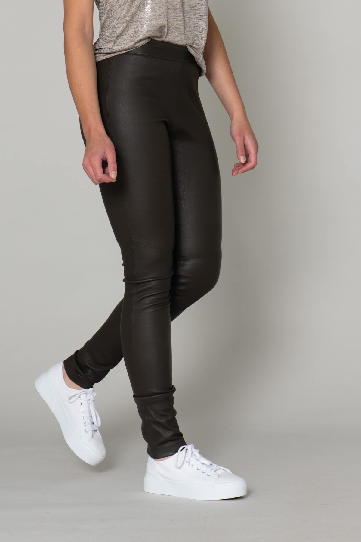 Olive green shiny leather pants - Image n°4