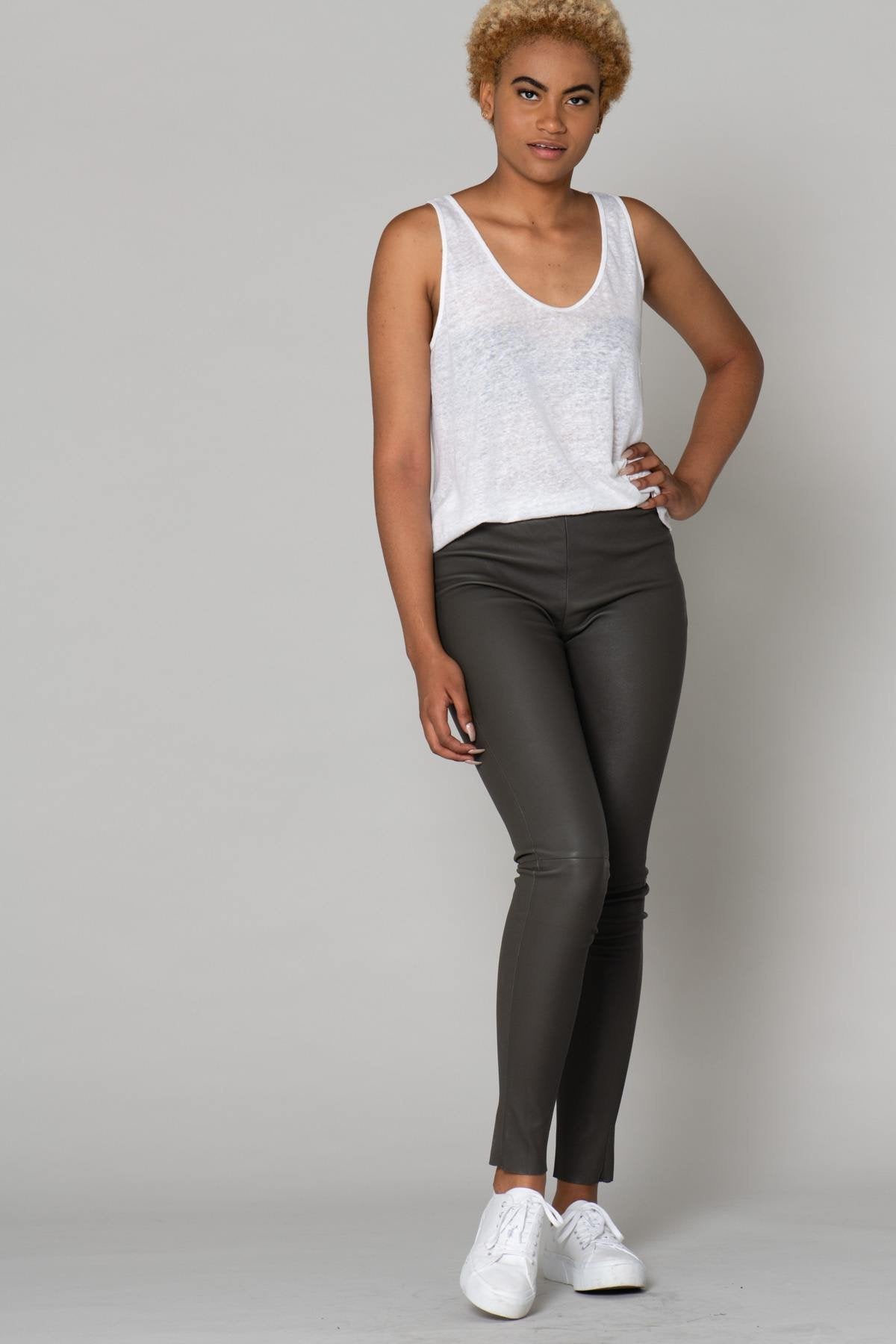 Women's sheepskin leather pants - Image n°6