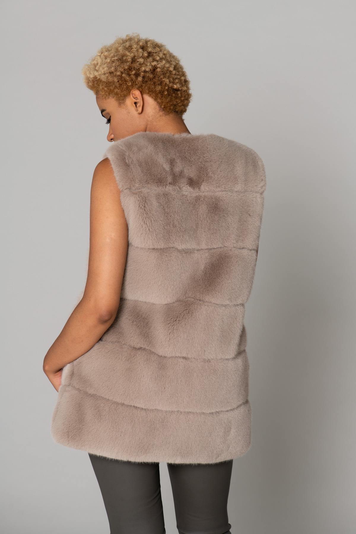 Sleeveless faux fur coat - Image n°4