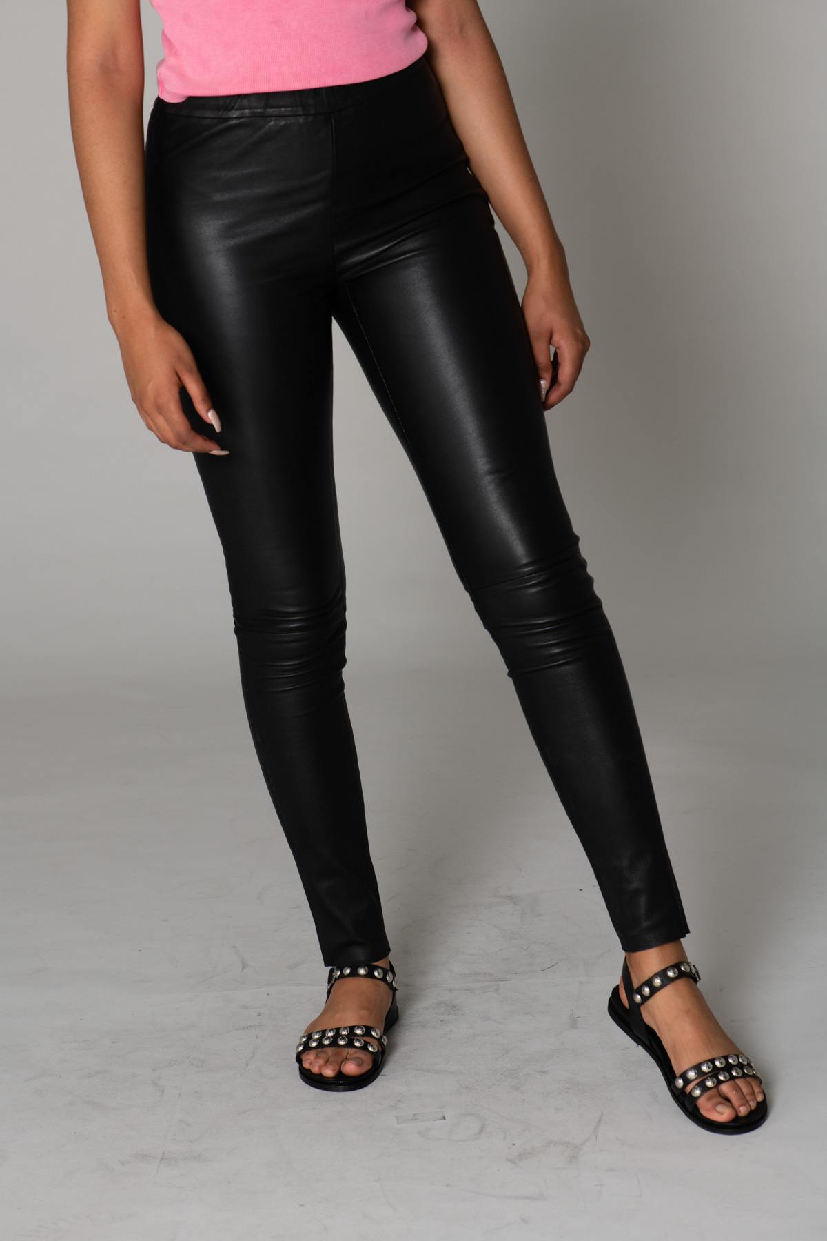 Women's black leather pants - Image n°4