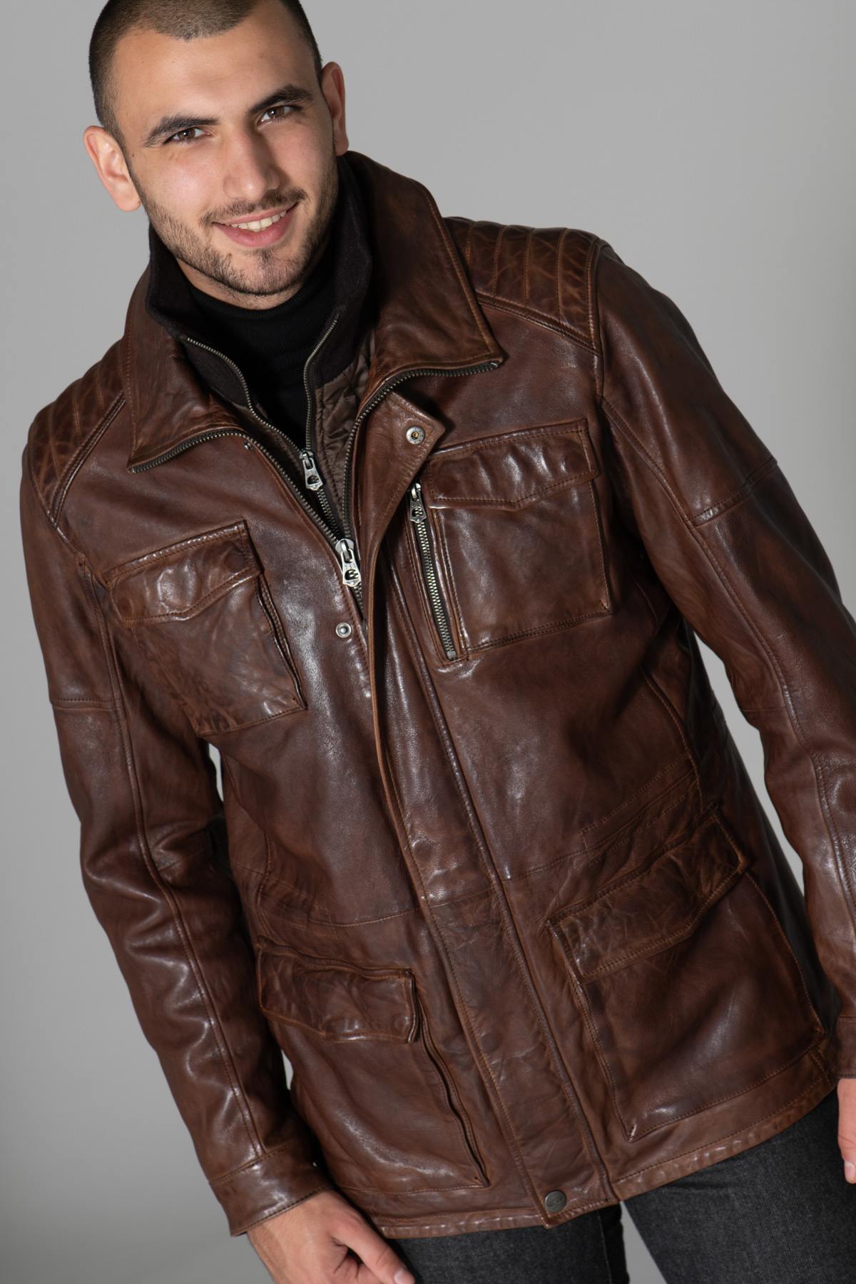 Leather coat with removable facing - Image n°1