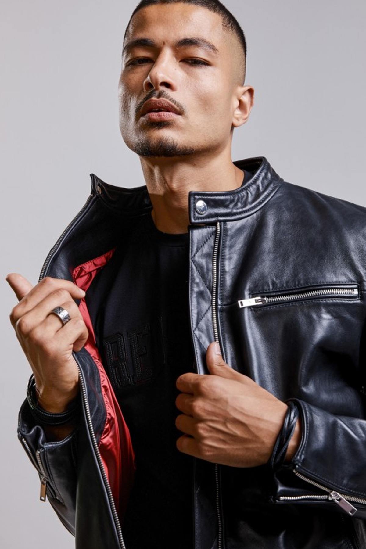 Smooth and supple black leather jacket - Image n°1