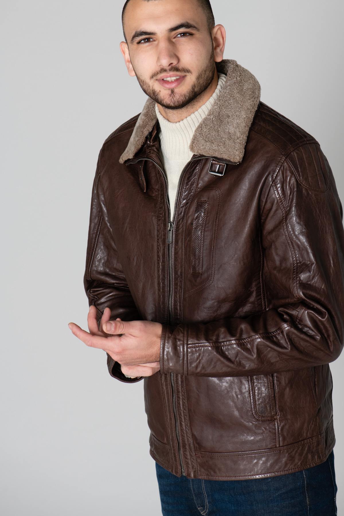 Brown leather jacket with fur collar - Image n°4