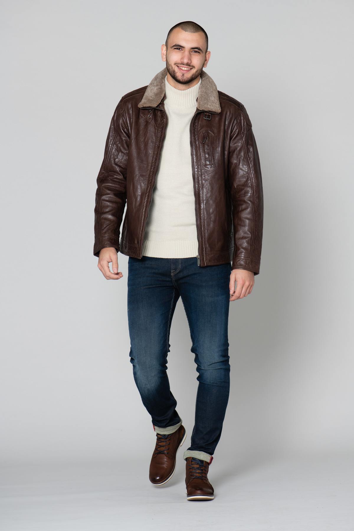 Brown leather jacket with fur collar - Image n°2