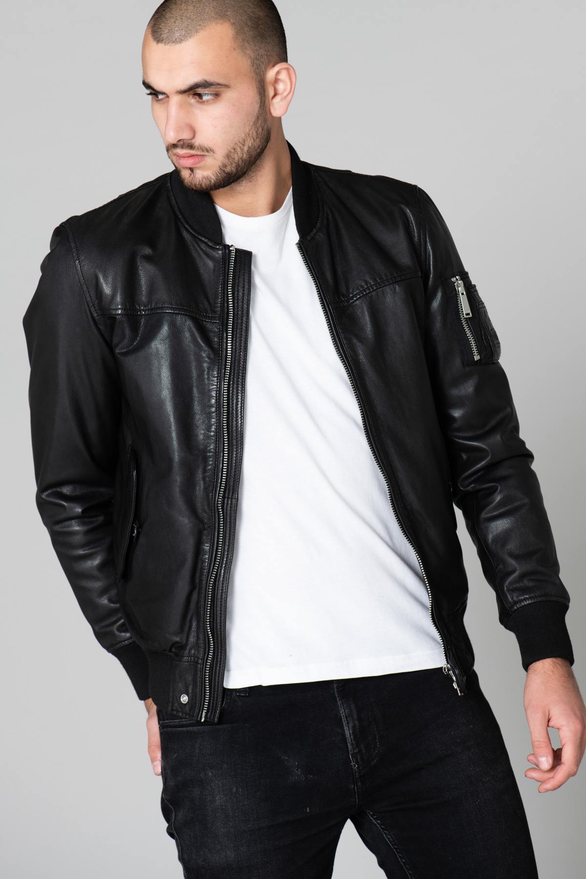 Black leather bomber - Image n°1