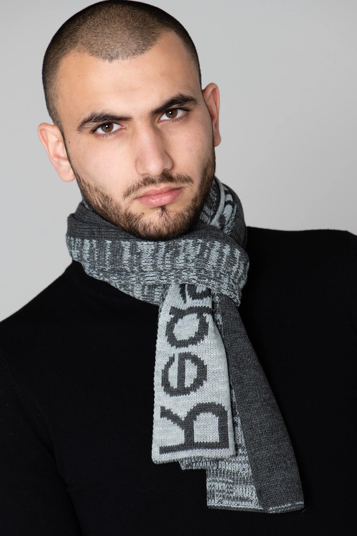 Men's gray scarf - Image n°1