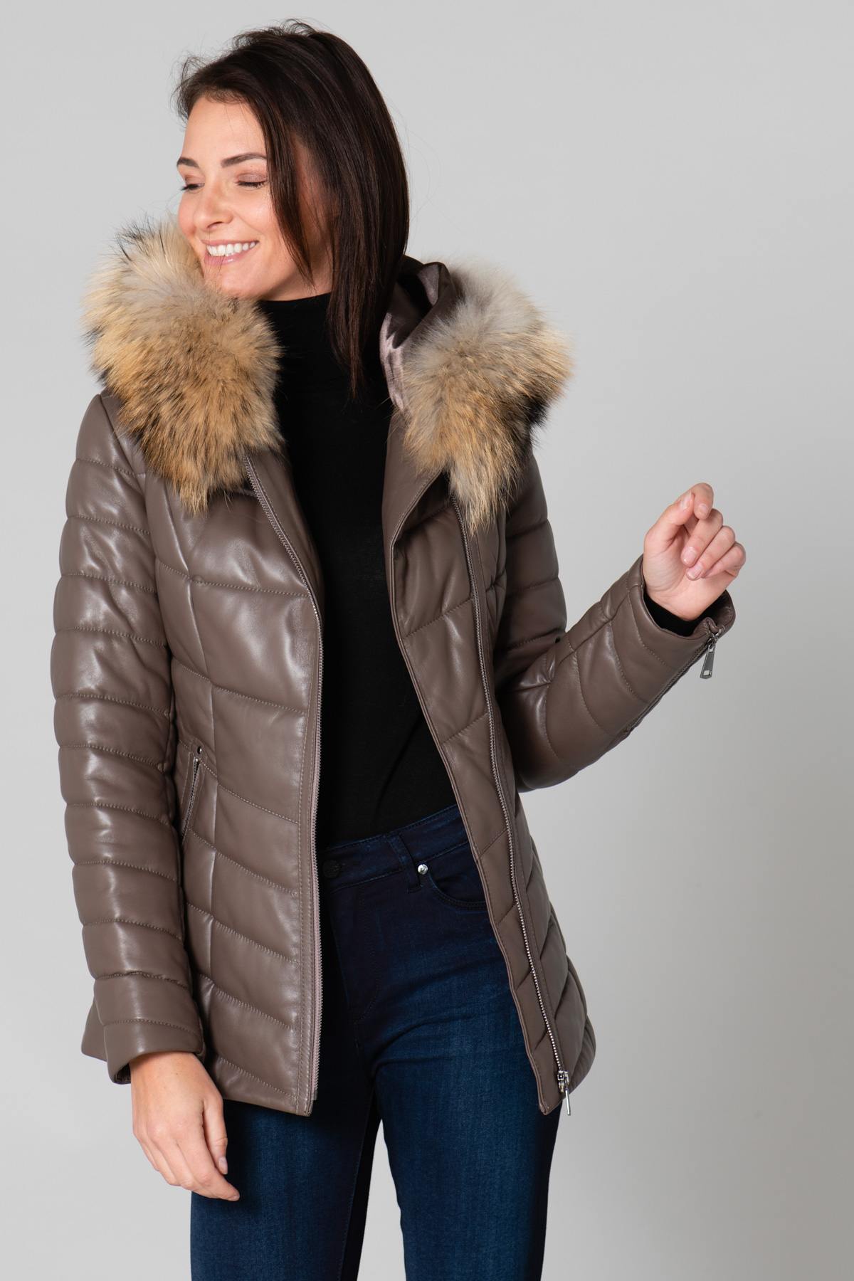 Elegant taupe-colored down jacket - Image n°4