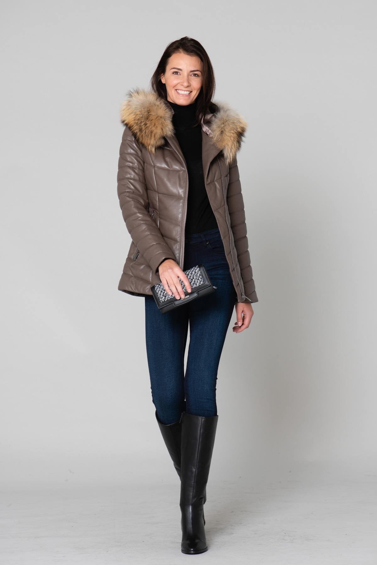 Elegant taupe-colored down jacket - Image n°3