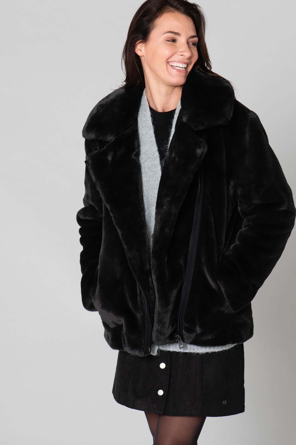 Faux fur coat - Image n°1