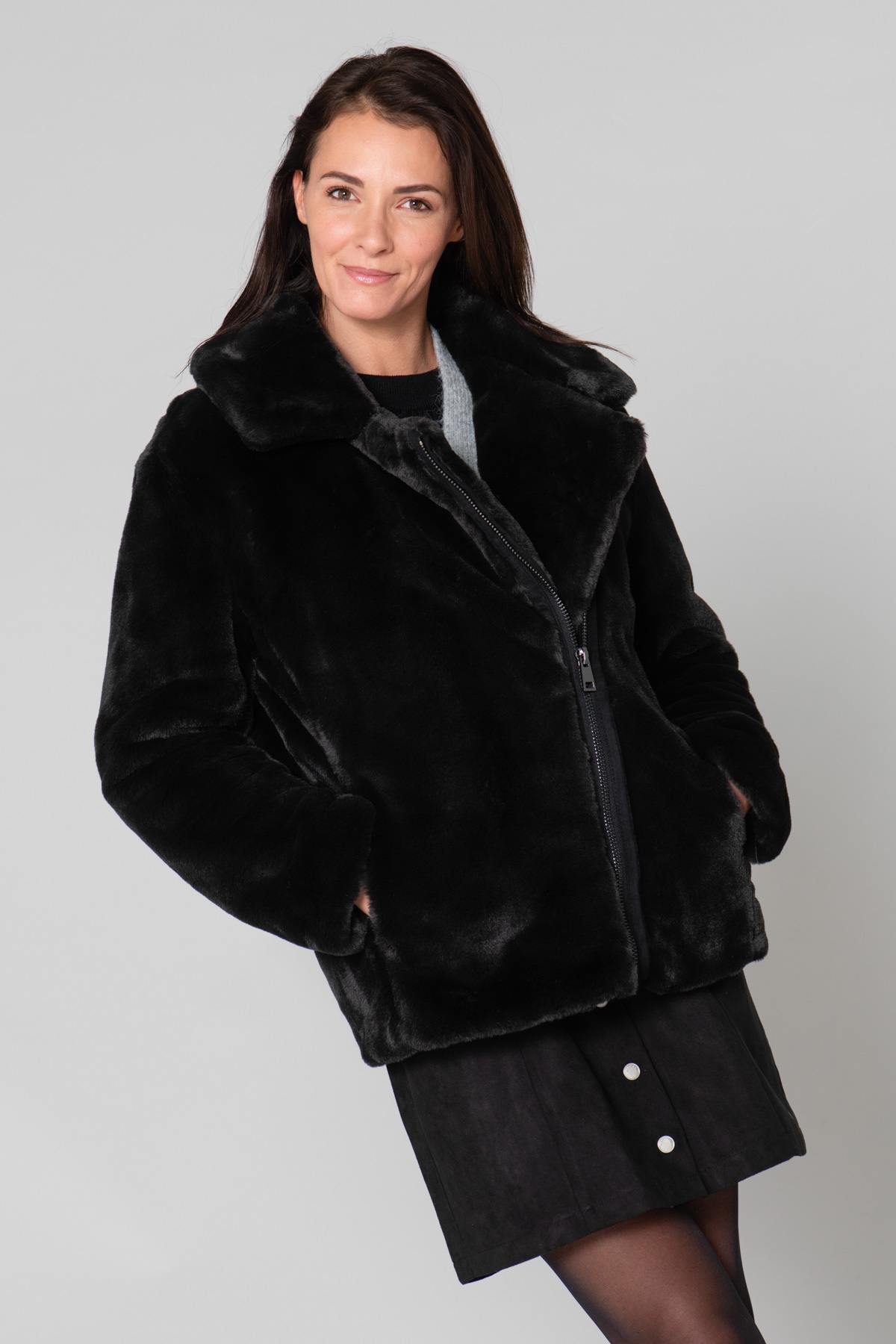 Faux fur coat - Image n°4