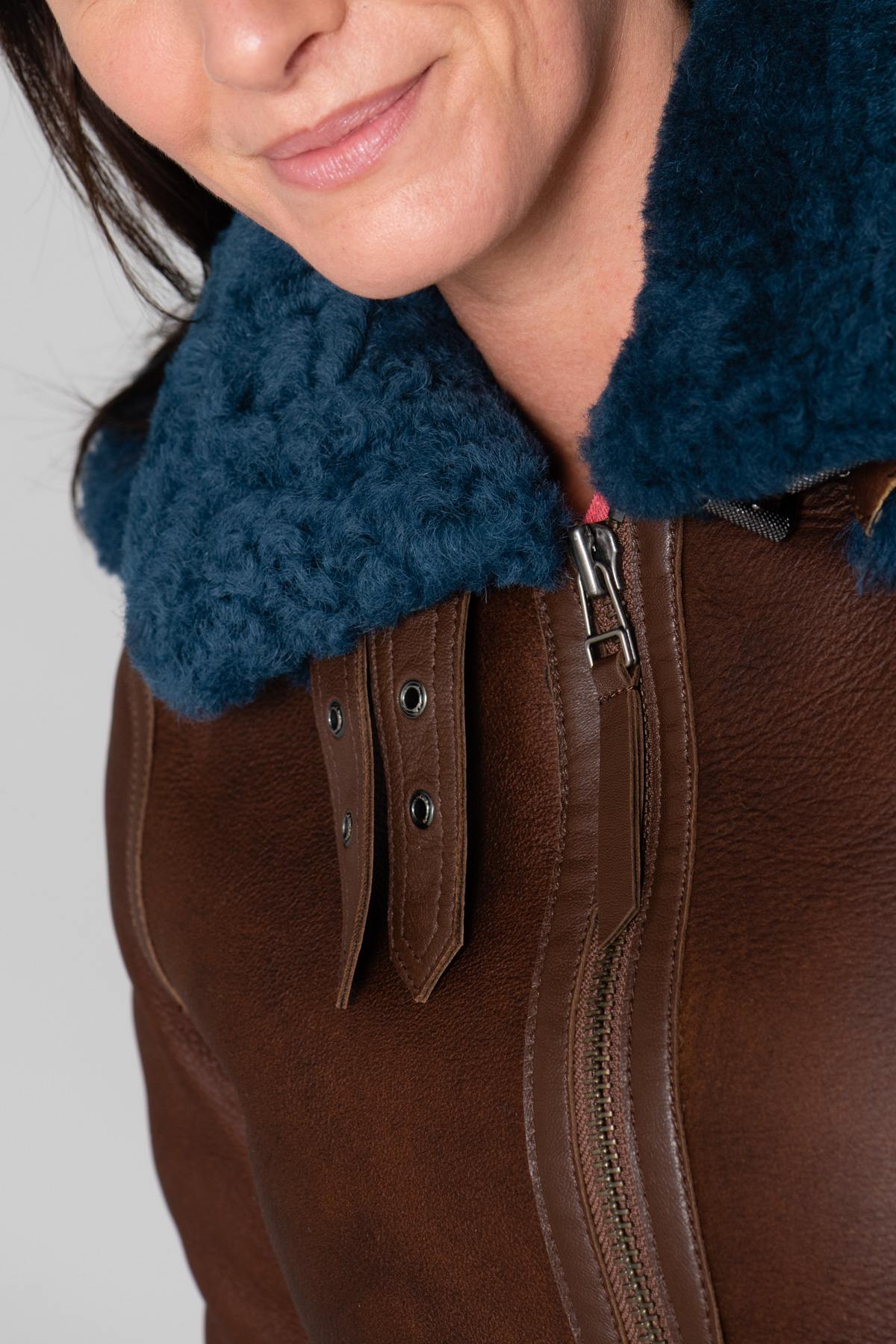 Bomber jacket in brown leather and blue fur - Image n°3