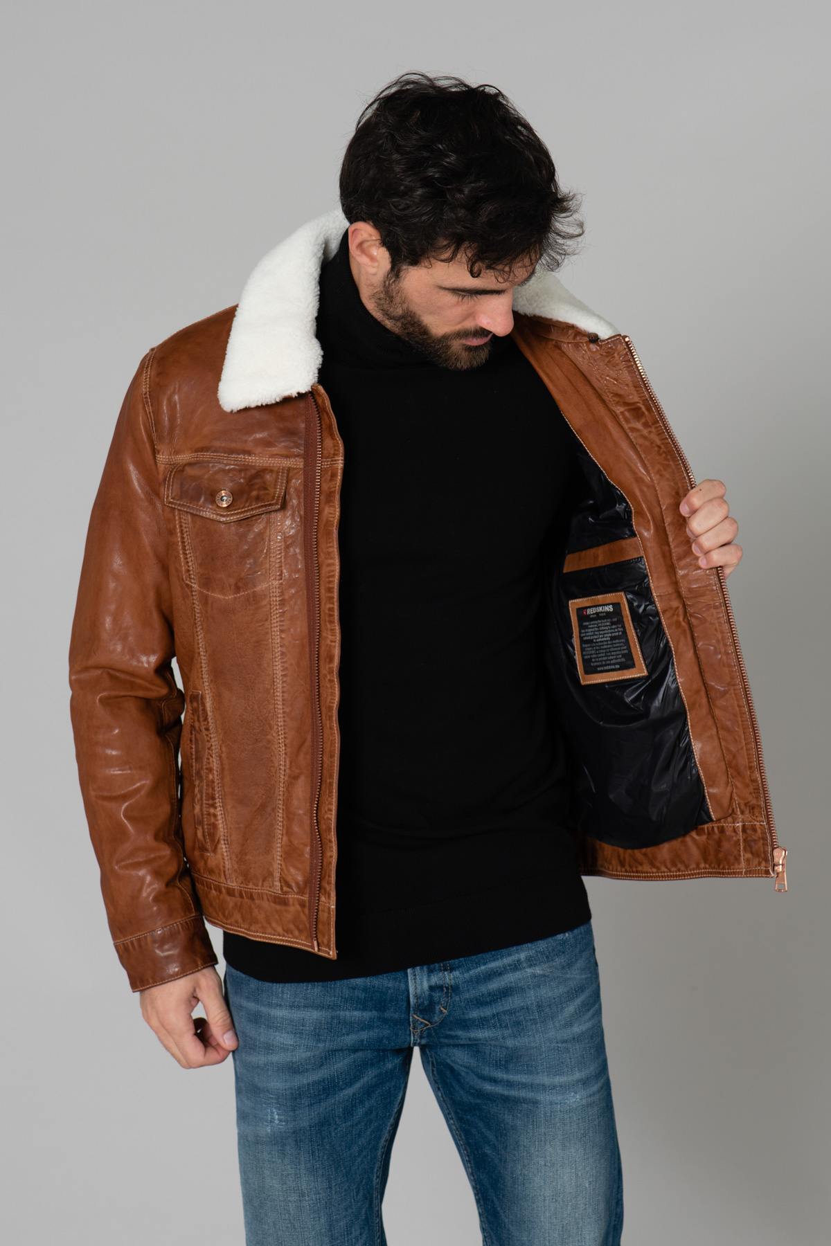 Cognac leather jacket with white fur collar - Image n°5