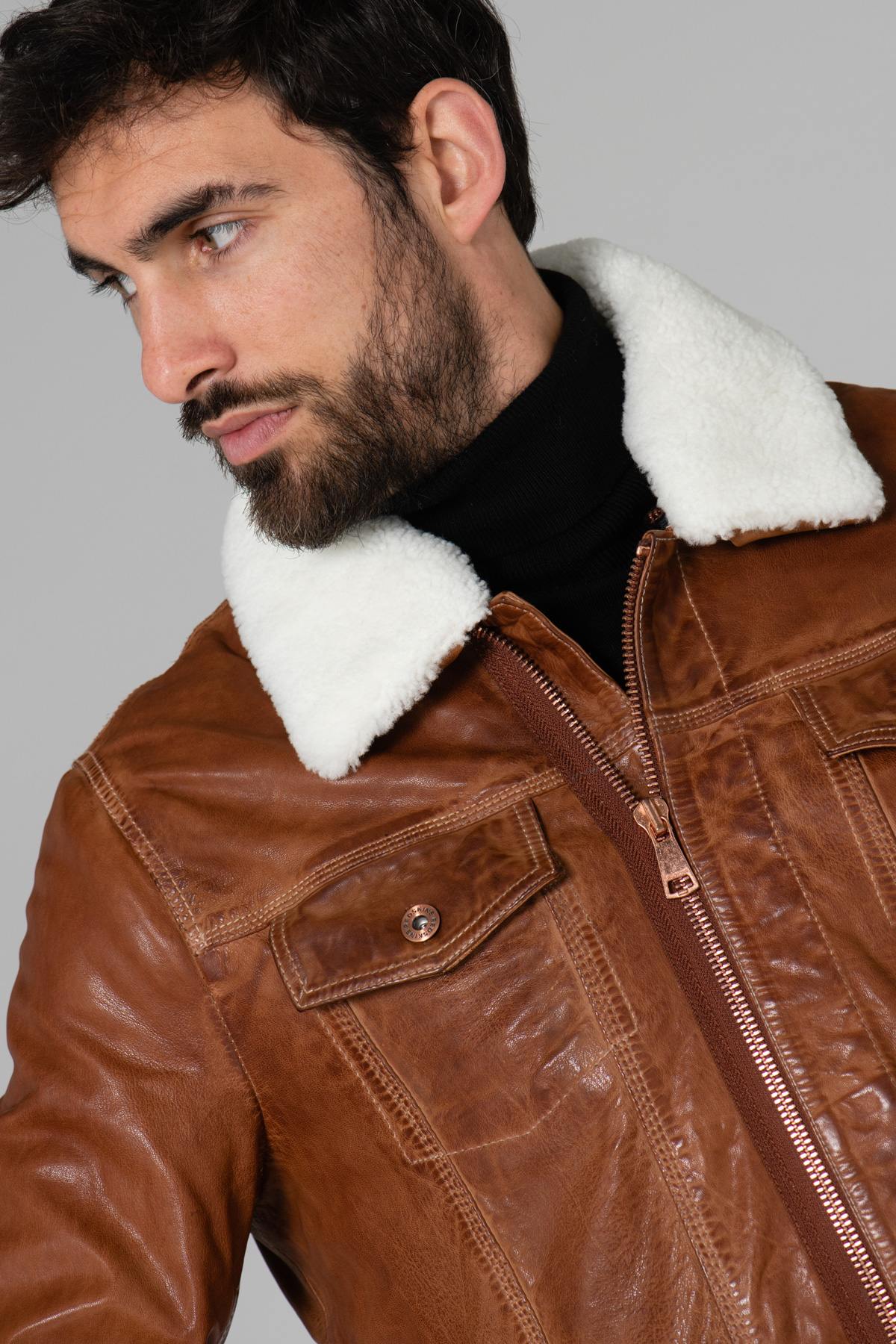 Cognac leather jacket with white fur collar - Image n°7