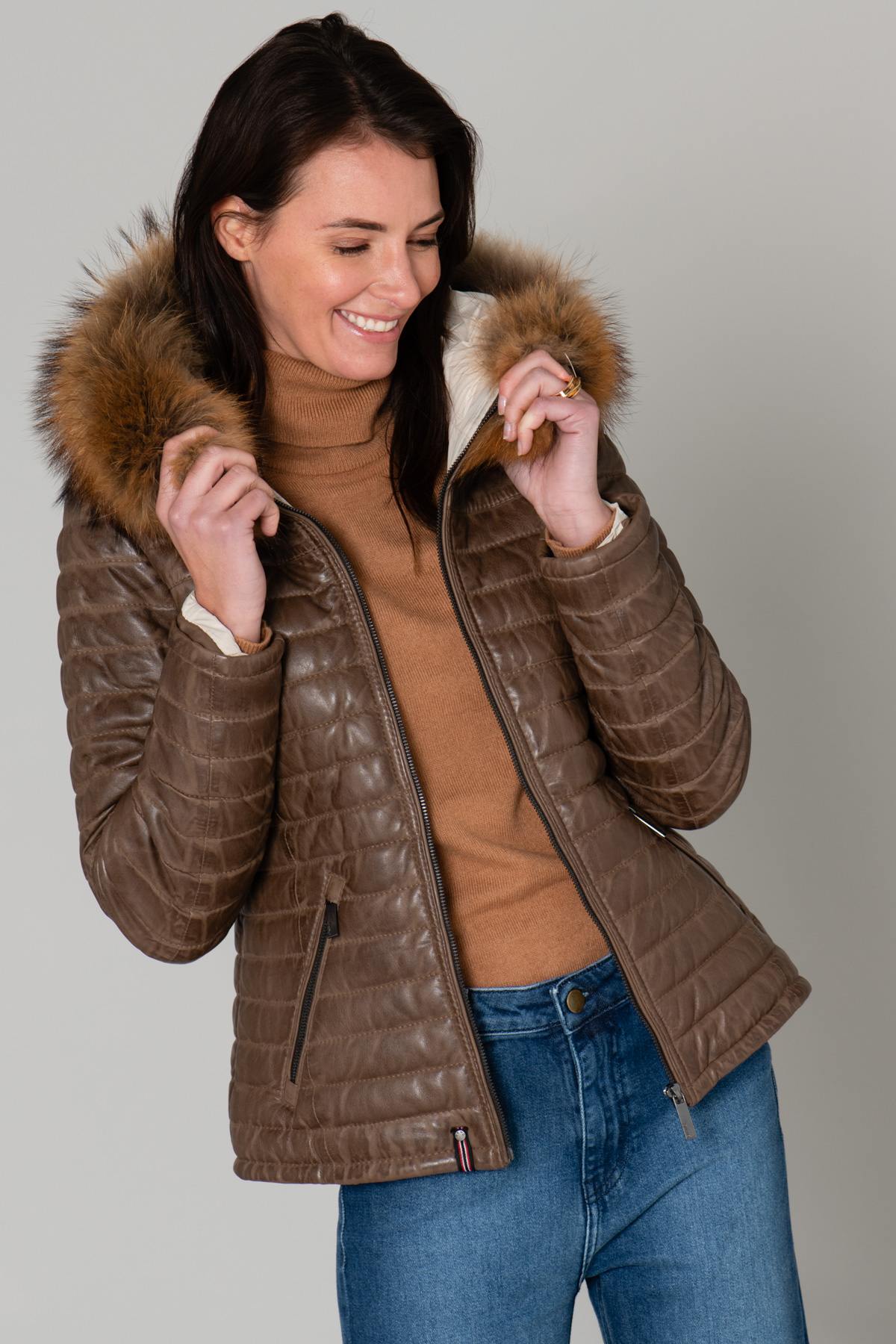 Light brown down jacket in leather and fur collar - Image n°6