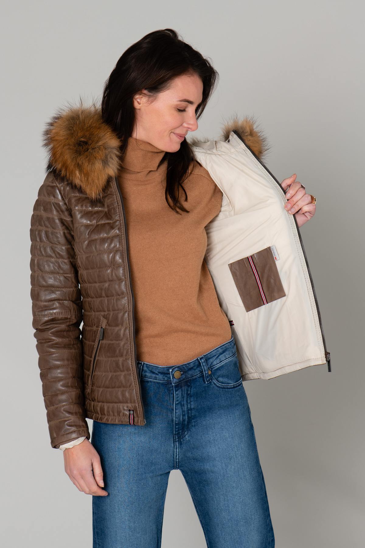 Light brown down jacket in leather and fur collar - Image n°4