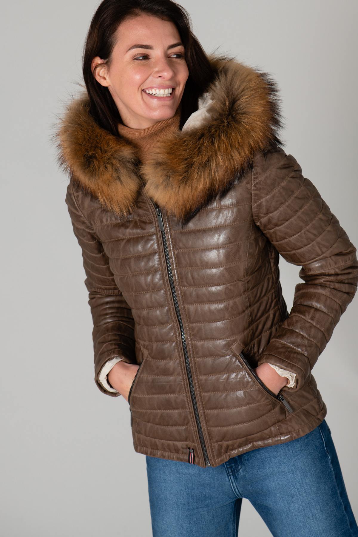 Light brown down jacket in leather and fur collar - Image n°1