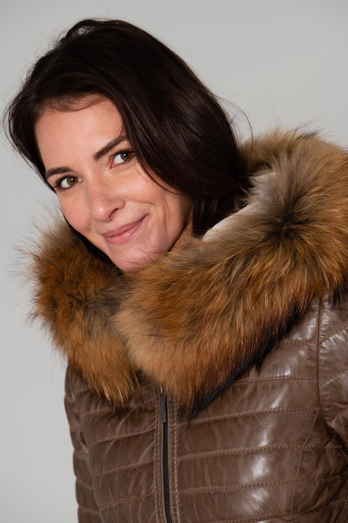 Light brown down jacket in leather and fur collar - Image n°8