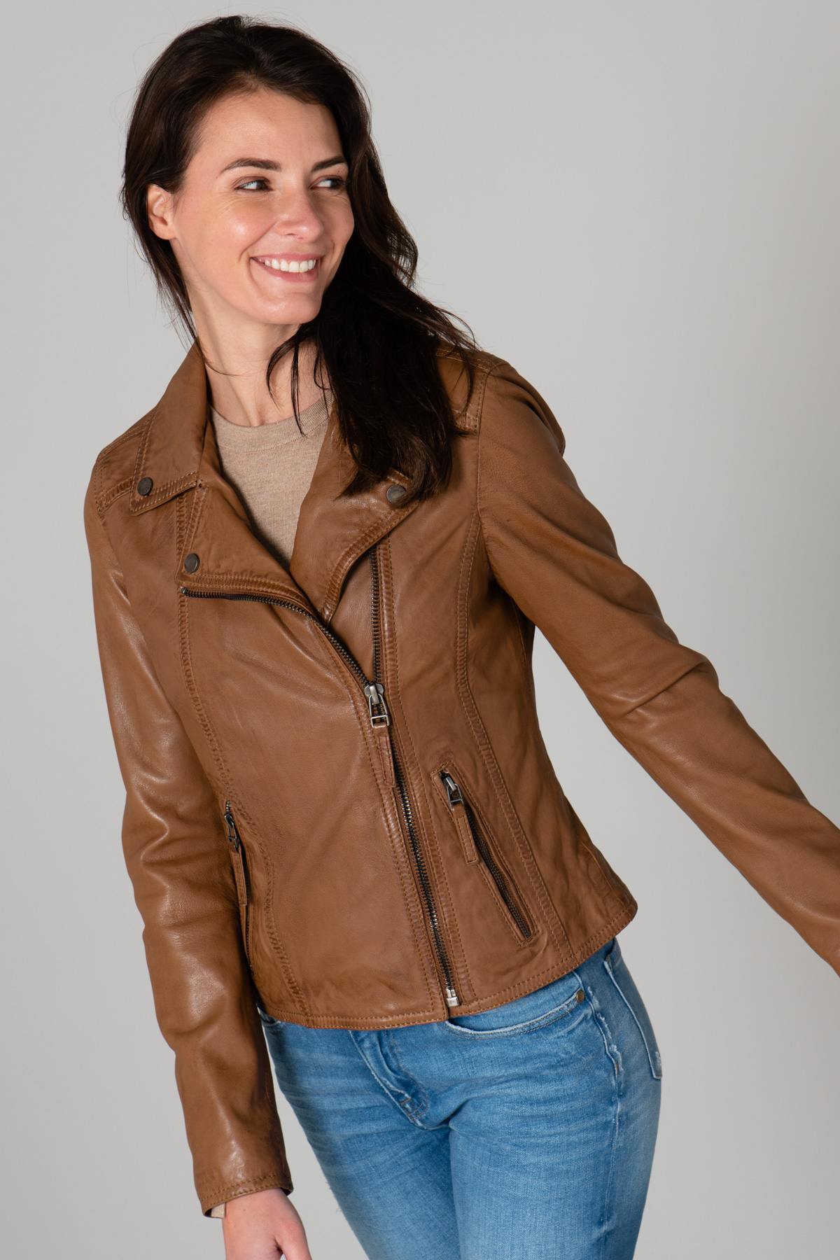 Women's cognac leather Biker Jacket - Image n°3