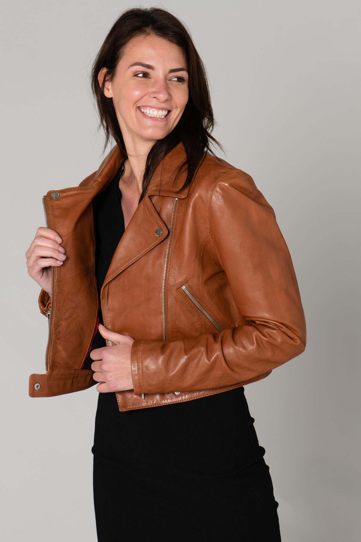 Short Biker Jacket in cognac leather - Image n°5