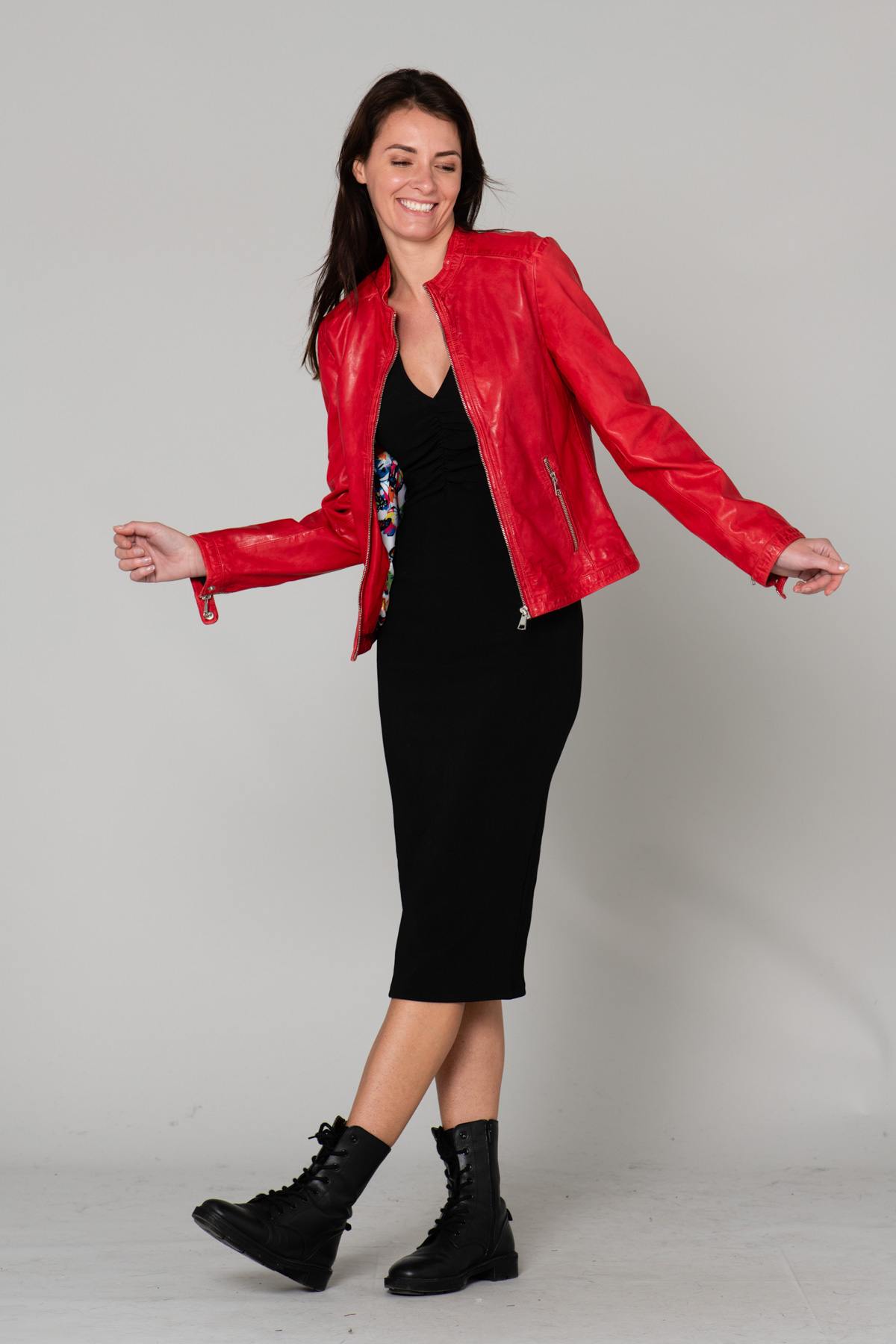 Shiny red leather jacket - Image n°2