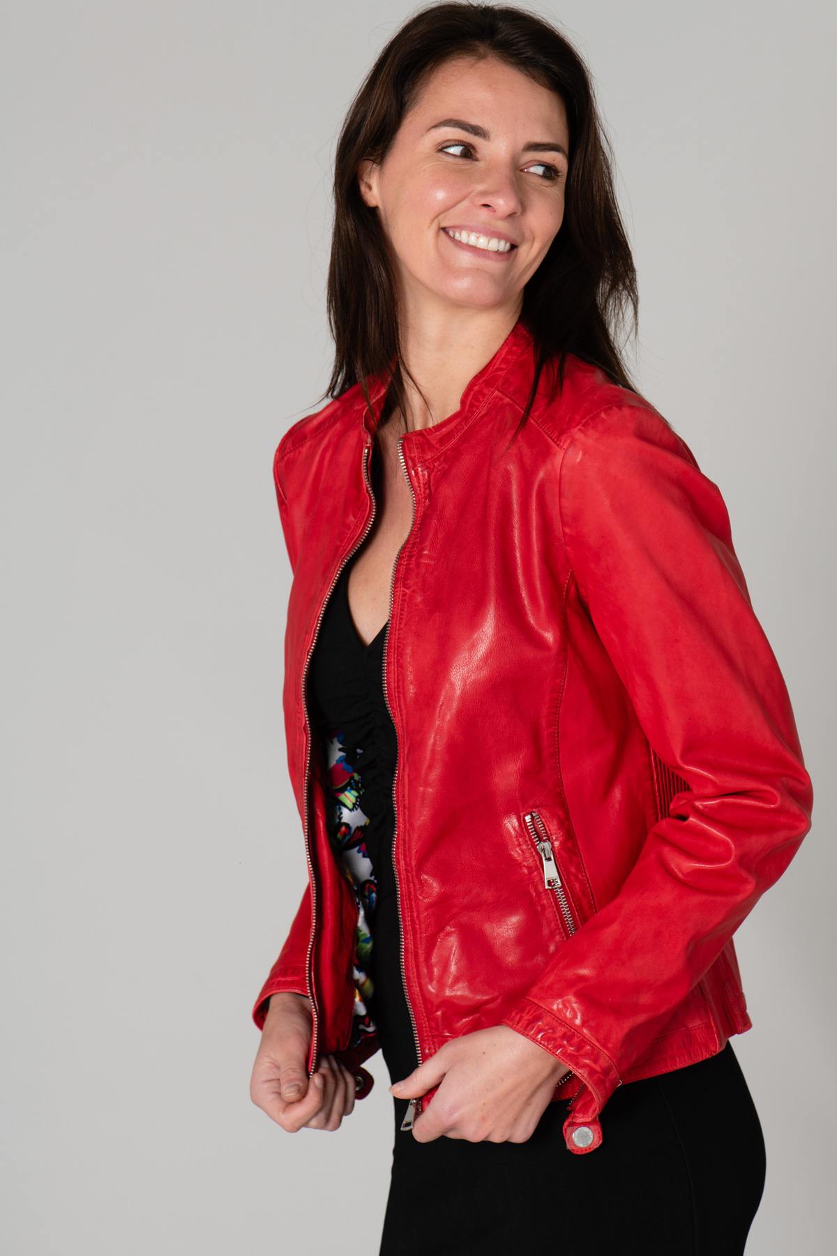 Shiny red leather jacket - Image n°4