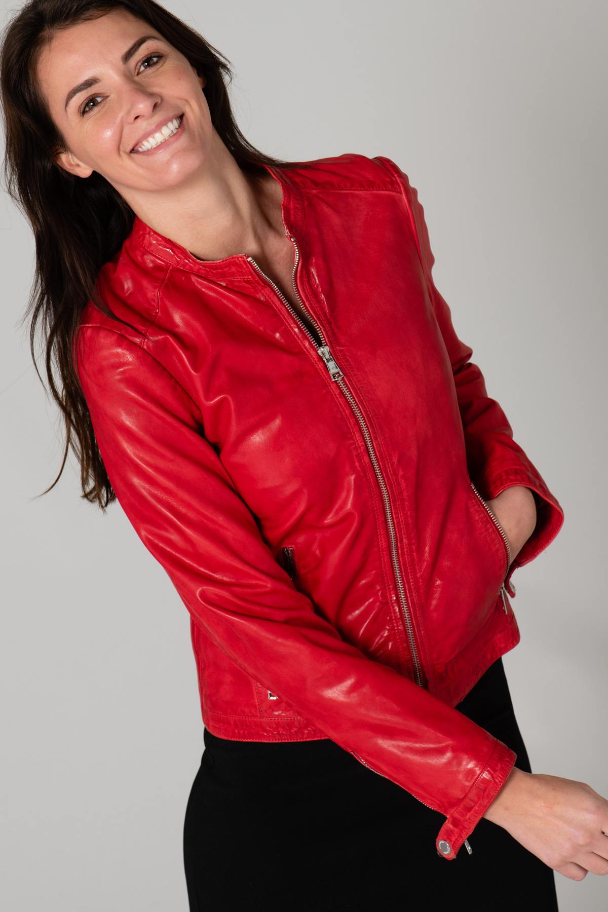 Shiny red leather jacket - Image n°7